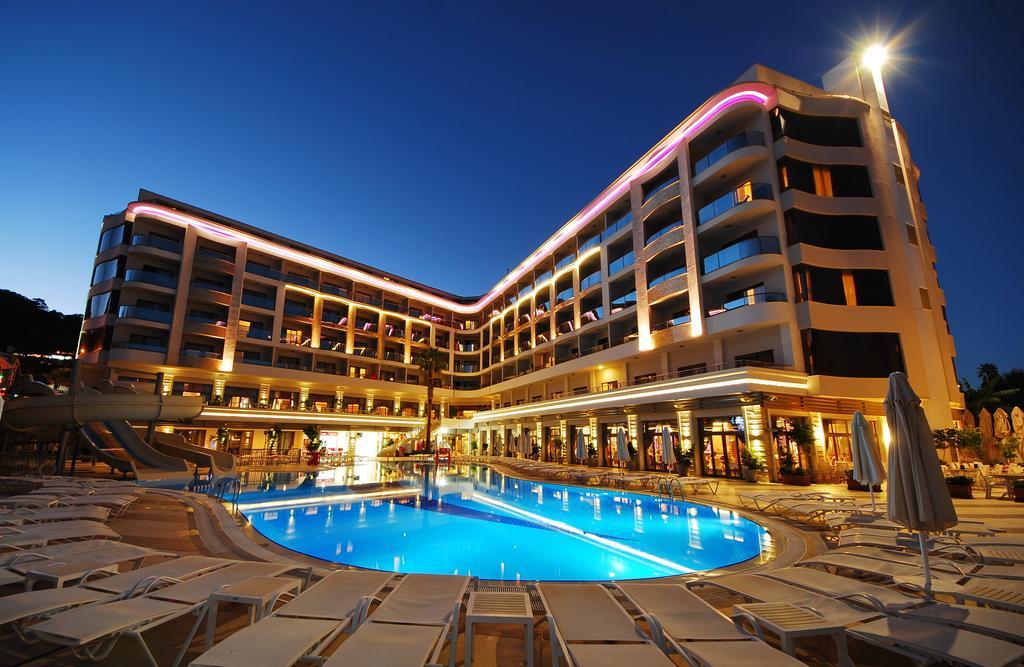 โกลเดน ร็อค บีช Hotel มาร์มาริส ภายนอก รูปภาพ