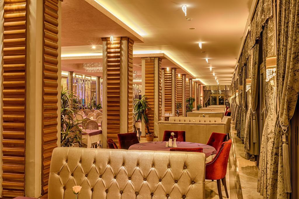 โกลเดน ร็อค บีช Hotel มาร์มาริส ภายนอก รูปภาพ
