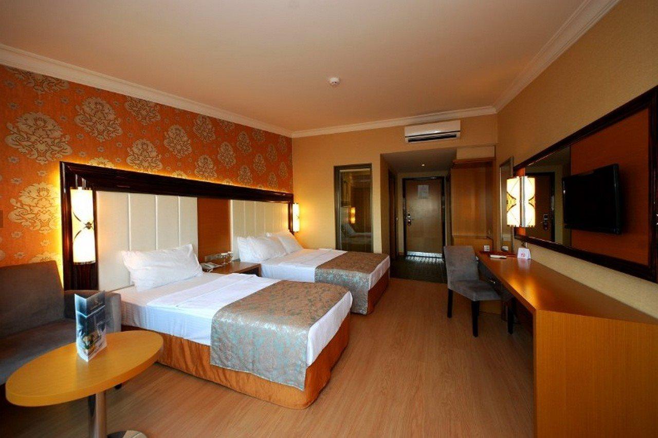 โกลเดน ร็อค บีช Hotel มาร์มาริส ภายนอก รูปภาพ