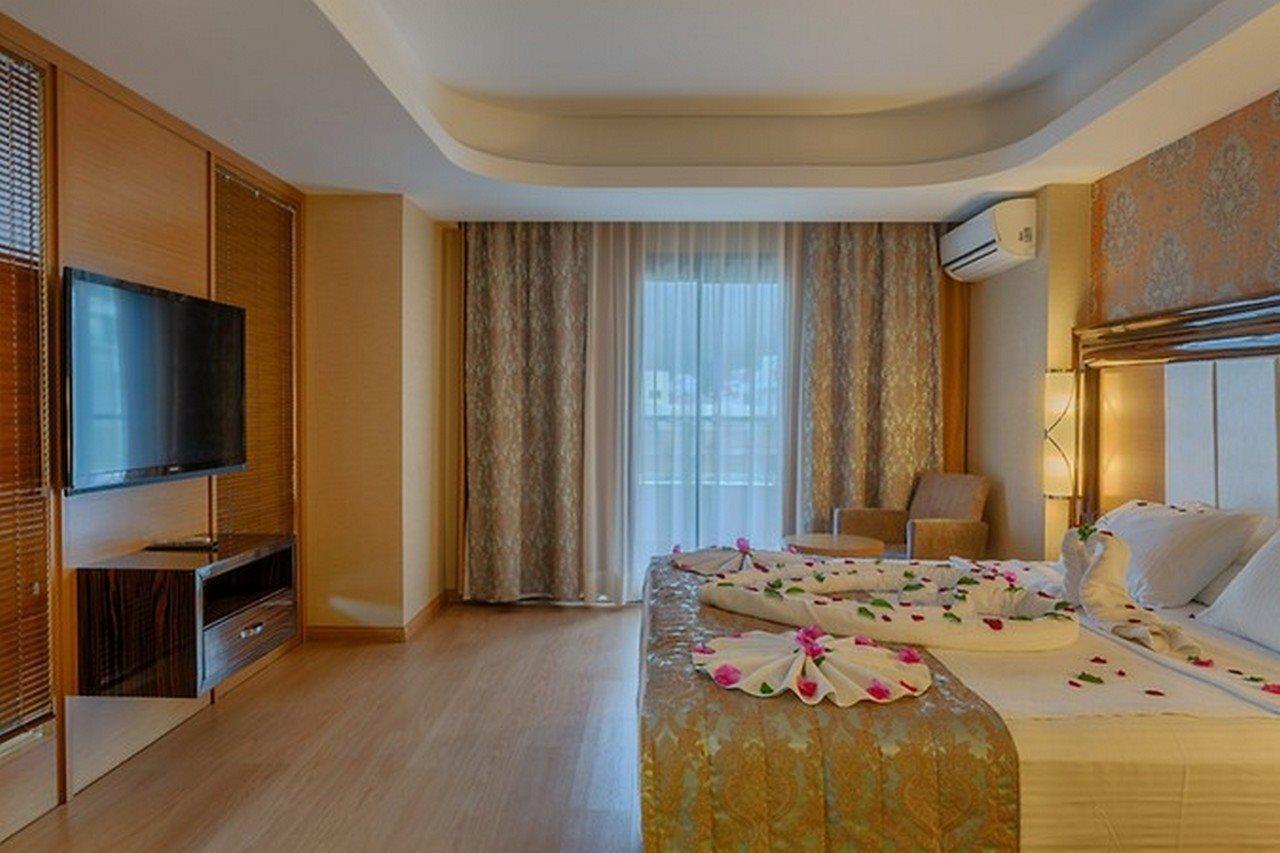 โกลเดน ร็อค บีช Hotel มาร์มาริส ภายนอก รูปภาพ