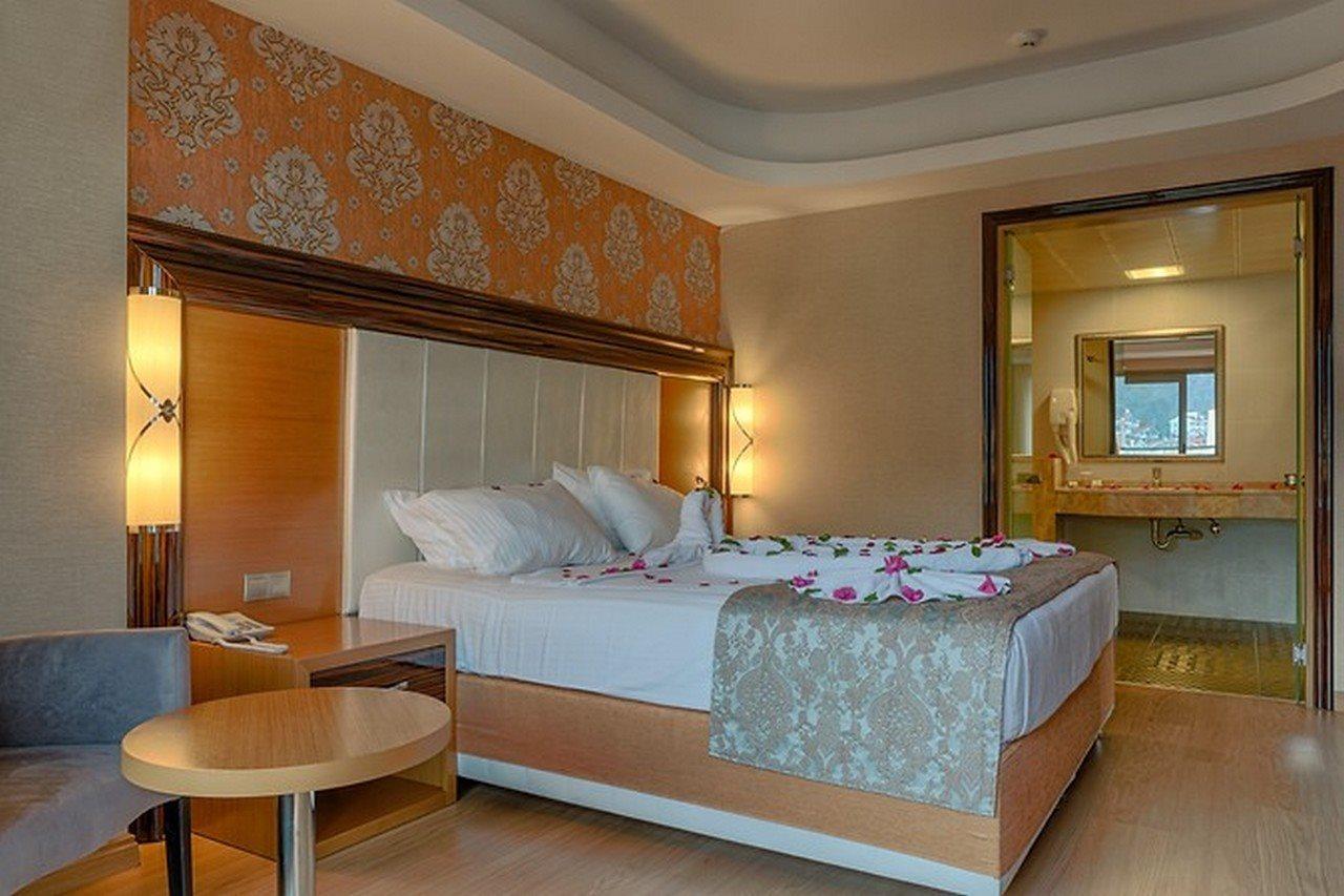 โกลเดน ร็อค บีช Hotel มาร์มาริส ภายนอก รูปภาพ