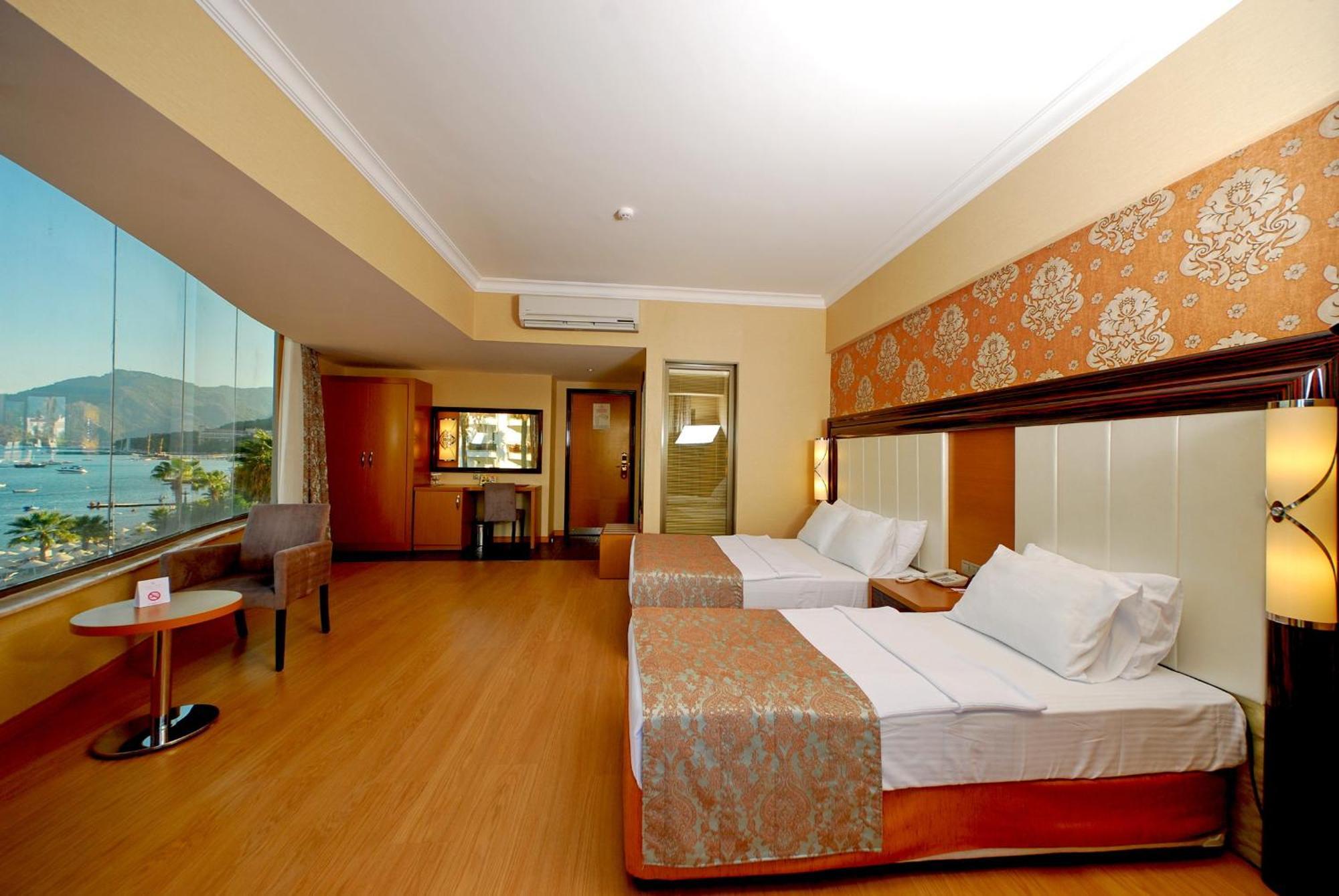 โกลเดน ร็อค บีช Hotel มาร์มาริส ภายนอก รูปภาพ