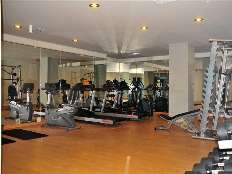 โกลเดน ร็อค บีช Hotel มาร์มาริส ภายนอก รูปภาพ