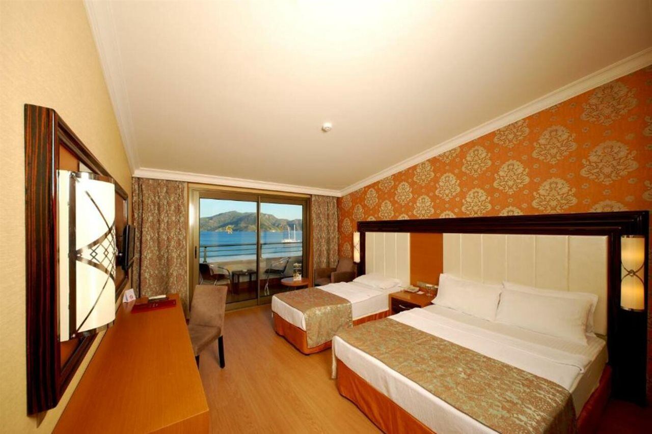 โกลเดน ร็อค บีช Hotel มาร์มาริส ภายนอก รูปภาพ