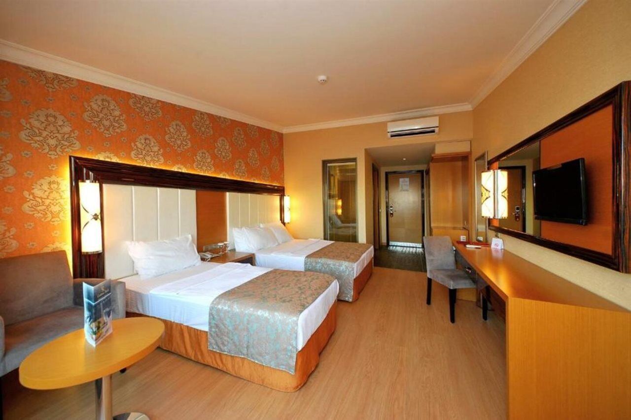 โกลเดน ร็อค บีช Hotel มาร์มาริส ภายนอก รูปภาพ